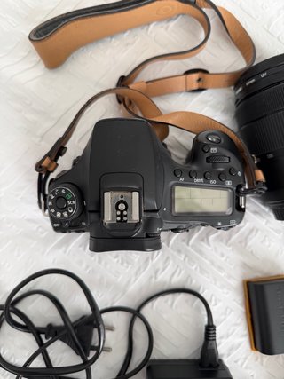Canon EOS 90D + Objetivo 18-135mm + Accesorios