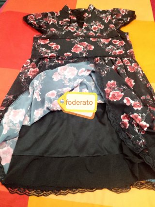 Abito floreale nero e rosso