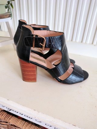 Sandalias tacón Primark efecto cocodrilo