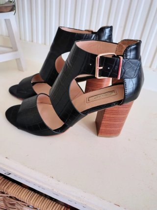 Sandalias tacón Primark efecto cocodrilo