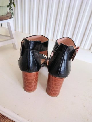 Sandalias tacón Primark efecto cocodrilo