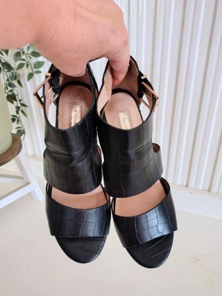 Sandalias tacón Primark efecto cocodrilo