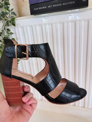 Sandalias tacón Primark efecto cocodrilo