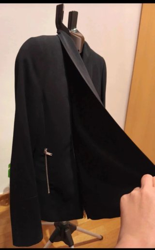 Chaqueta blazer negra con cremalleras