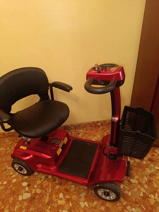 Scooter movilidad reducida eléctrico rojo