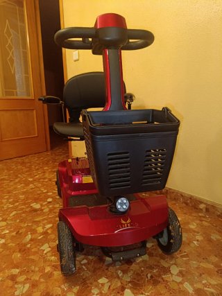Scooter movilidad reducida eléctrico rojo