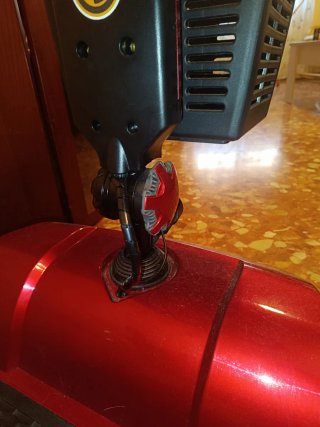 Scooter movilidad reducida eléctrico rojo