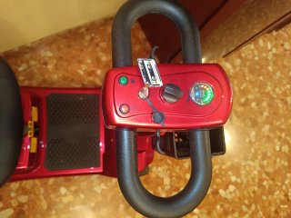 Scooter movilidad reducida eléctrico rojo