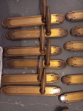 25 Manillas de puerta doradas estilo Art Déco
