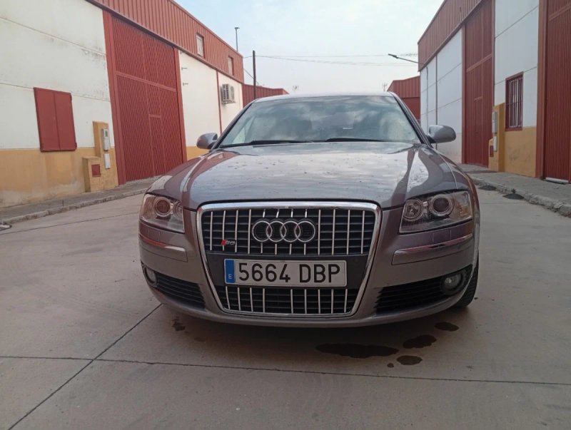 Audi A8 2005 - foto 1