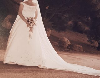 Vestido de Novia Blanco con cola.