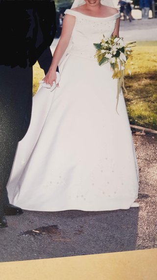 Vestido de Novia Blanco con cola.