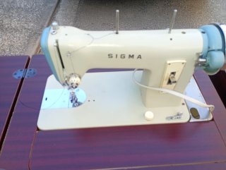 Vendo maquina de coser marca sigma por 200 EU .