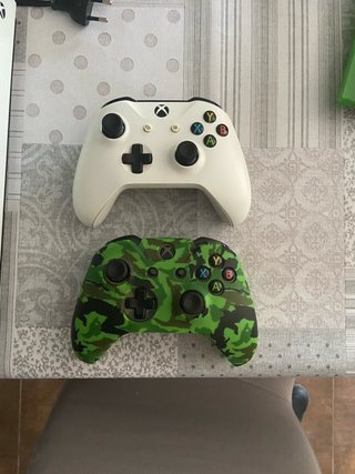 Xbox One Blanca+ 3 mandos + Fifa 18,Fifa20,gta 5