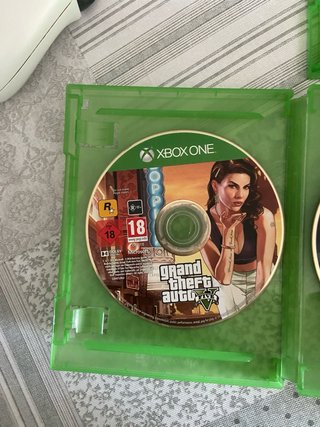 Xbox One Blanca+ 3 mandos + Fifa 18,Fifa20,gta 5