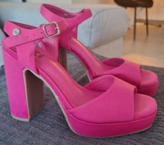 Zapatos de tacón rosa