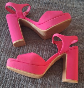 Zapatos de tacón rosa