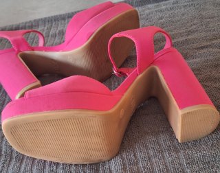 Zapatos de tacón rosa