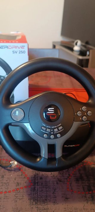 Volante SuperDrive SV 250 con pedales