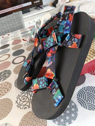 Chanclas floreadas Talla 40(dan39)