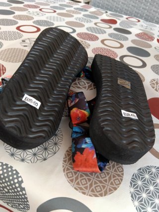 Chanclas floreadas Talla 40(dan39)