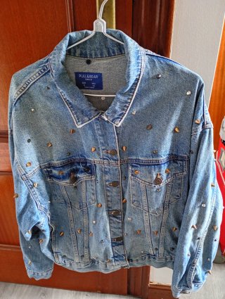 Cazadora vaquera Pull&Bear tachuelas talla S