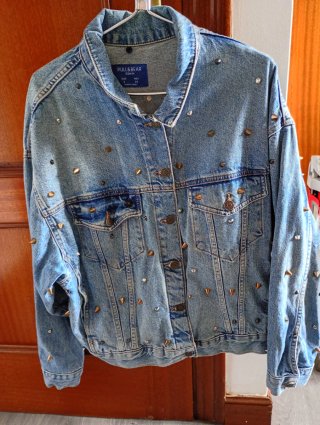 Cazadora vaquera Pull&Bear tachuelas talla S