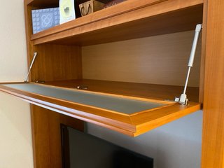 Mueble de comedor madera y cristal
