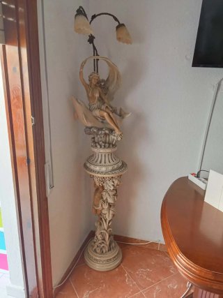 Mueble de comedor de madera