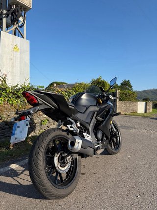 Yamaha YZF-R 125cc Negra