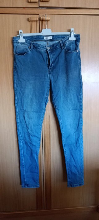 Pantalón pitillo azul