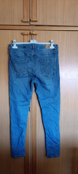 Pantalón pitillo azul