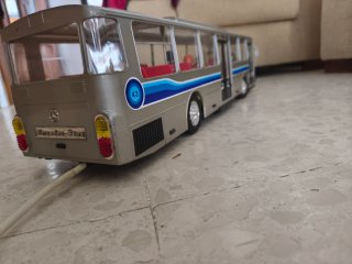 Autobús RicoBus con pasajeros.