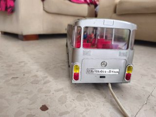 Autobús RicoBus con pasajeros.
