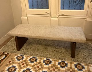 Banco de madera maciza tapizado