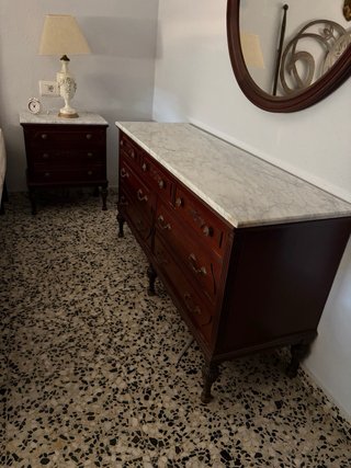 Comodini e credenza in legno e marmo