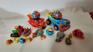 Coches y figuras de súper things