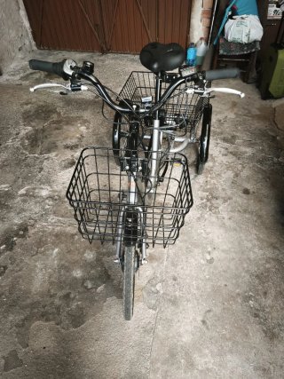 Triciclo Monty en perfecto estado en PEDREGUER -AL