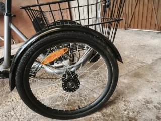 Triciclo Monty en perfecto estado en PEDREGUER -AL