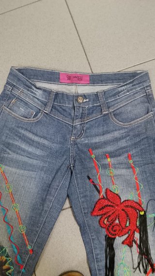 Jeans Save the Queen ricamati