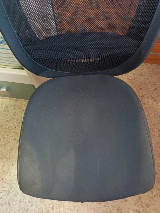Silla ergonómica de escritorio negra