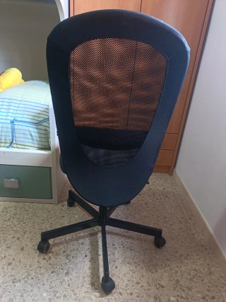 Silla ergonómica de escritorio negra