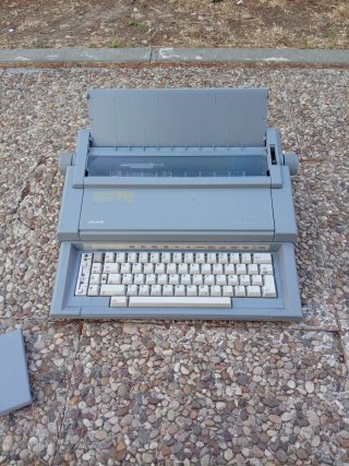 Máquina de escribir eléctrica Olivetti Praxis 150-