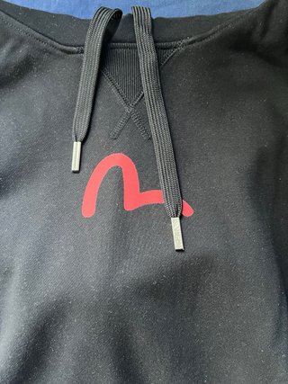 Sudadera Evisu Negra con Logo Rojo