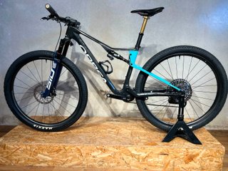 ORBEA OIZ M-LTD 2025 Flight Attendant / Talla M