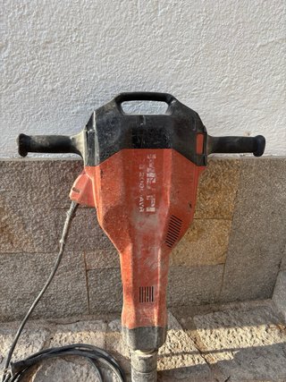 Hilti TE 2000-AVR Martillo Demoledor  + 4 Cinceles