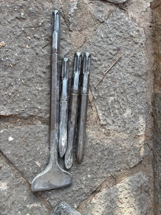 Hilti TE 2000-AVR Martillo Demoledor  + 4 Cinceles