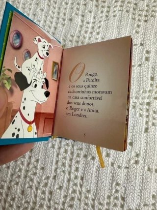 Libro en miniatura en portugués