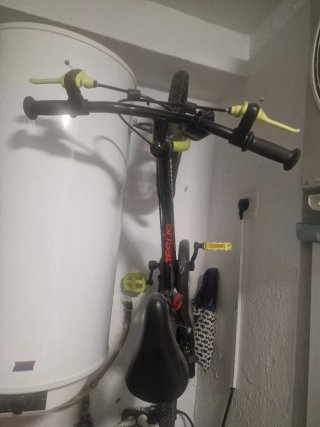 Bicicleta infantil BTWIN como nueva y casco