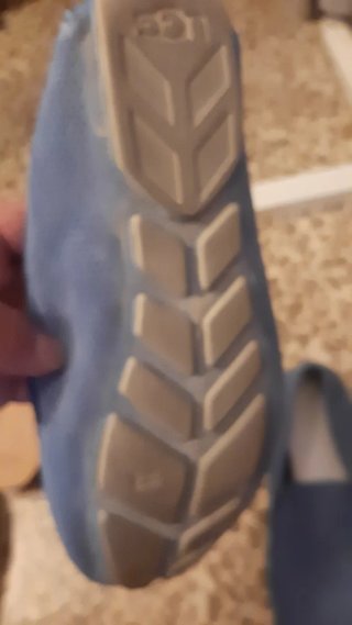 Mocasines azules perforados